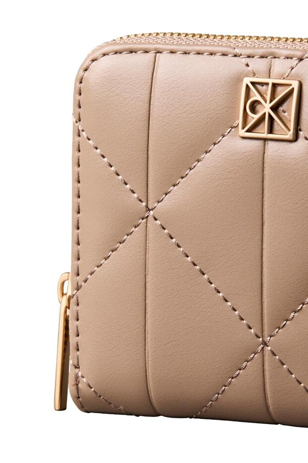 QUILTED SQUARE ZIP AROUND - 4