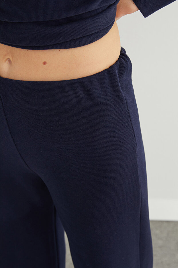 طقم مكون من قطعتين ذو ياقة عالية وحزام مطاطي للخصر - 8