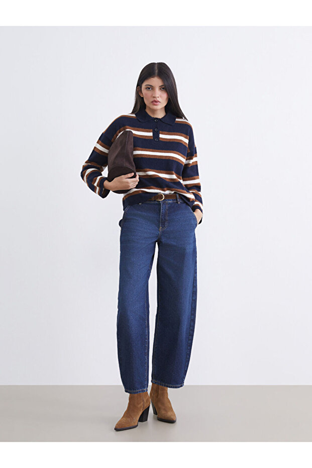 Esvab • Modern & Distinctive Women's Barrel Fit Jeans with Belted Waist