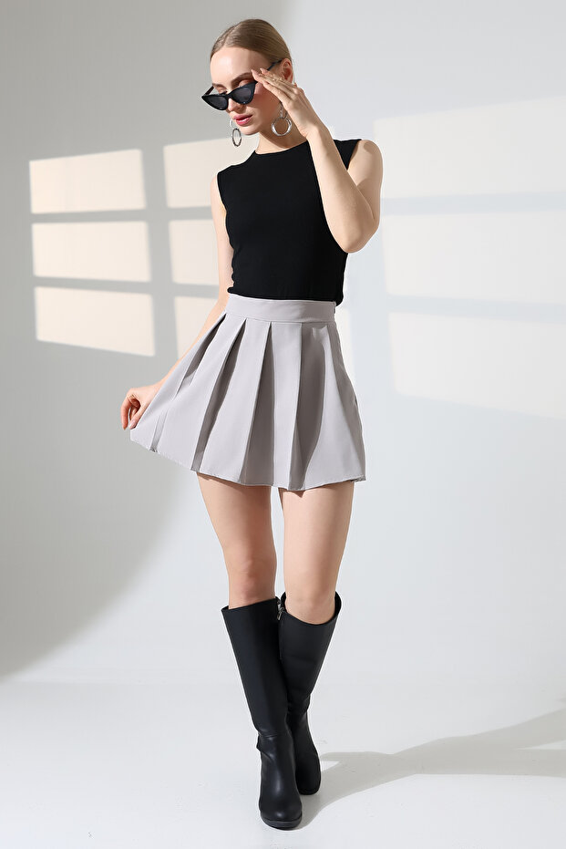 Pleated Shorts Skirt with Zipper Closure