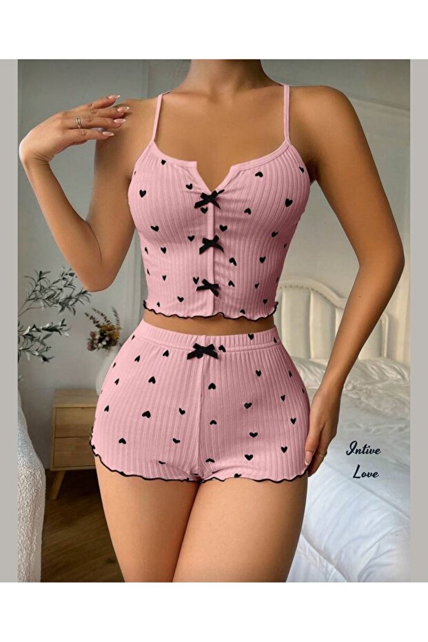 طقم بيجامة/طقم بيجامة من Intive Comfort بنمط قلب ورقبة على شكل حرف V وحمالات رفيعة وشورت قصير