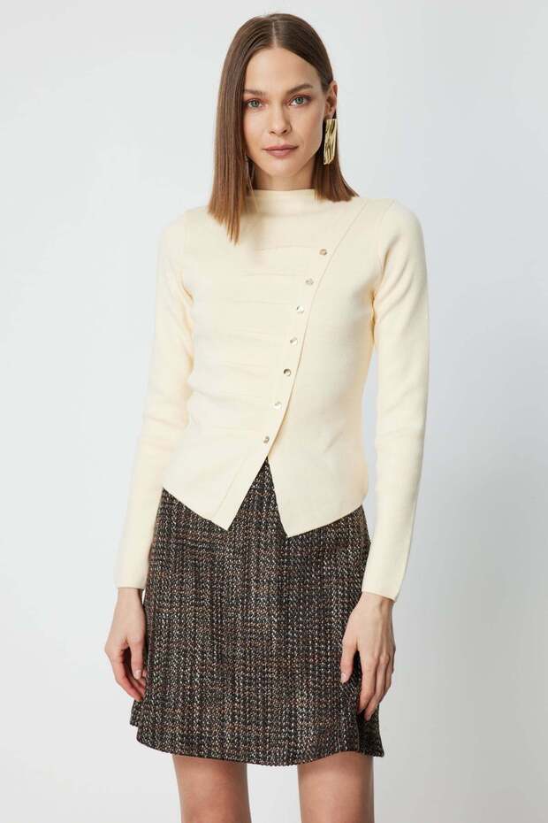 Drape Detaylı Düğmeli Triko Kazak - 1