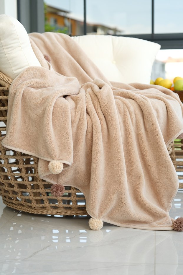Extra Soft Wellsoft Tv Blanket with Pompoms | Seat Blanket