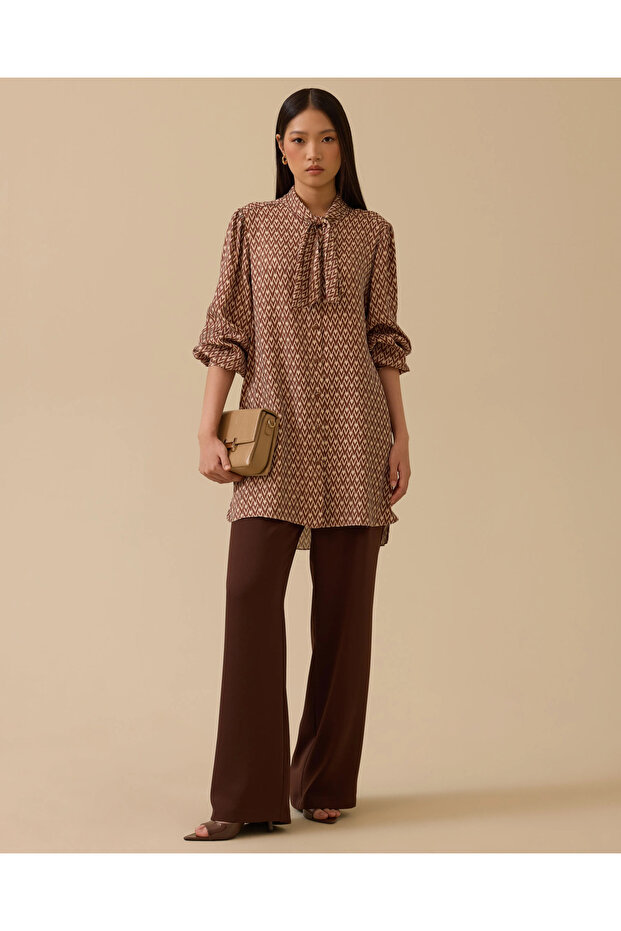 Kadın Regular Fit Fular Yakalı Desenli Tunik - Kahverengi - 1