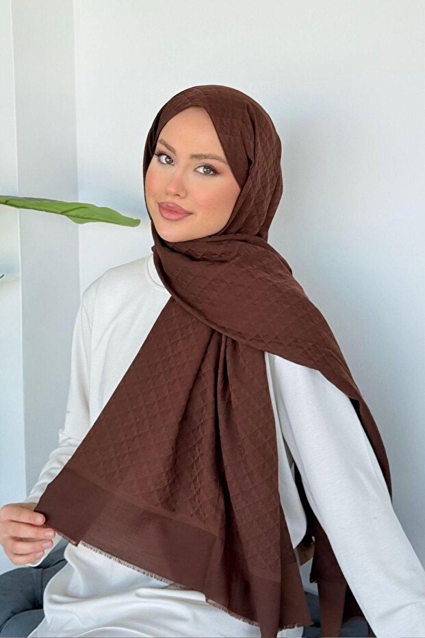 شال ليندا من القطن العضوي باللون البني