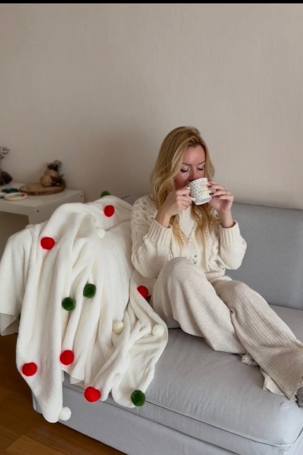 New Year Special Series Wellsoft Tv Blanket with Pompoms | New Year Blanket