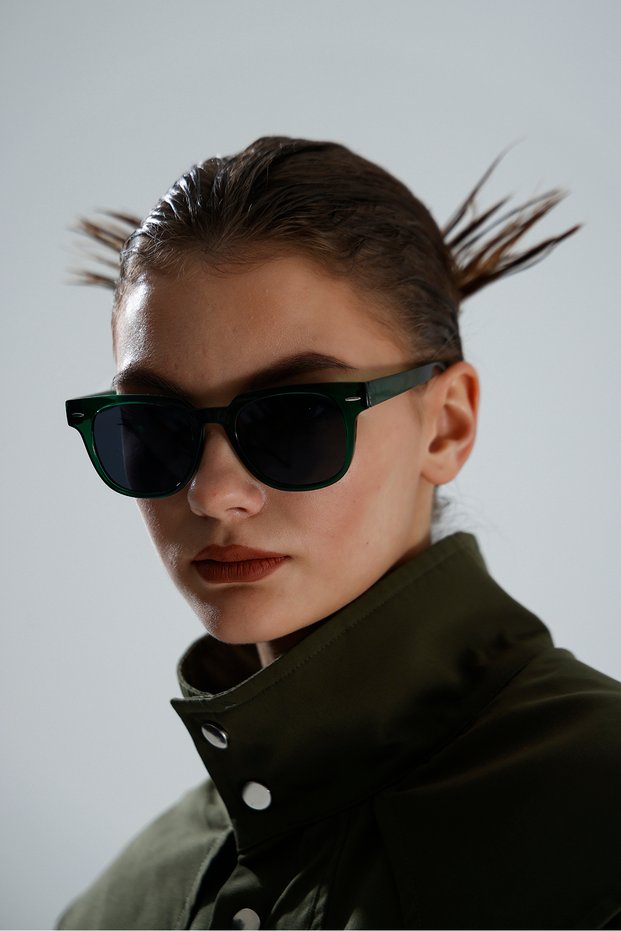 Olivers Polarized Khaki Sunglasses That Change Frame Color According to Light