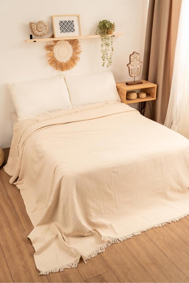 Muslin Piquette and Bedspread