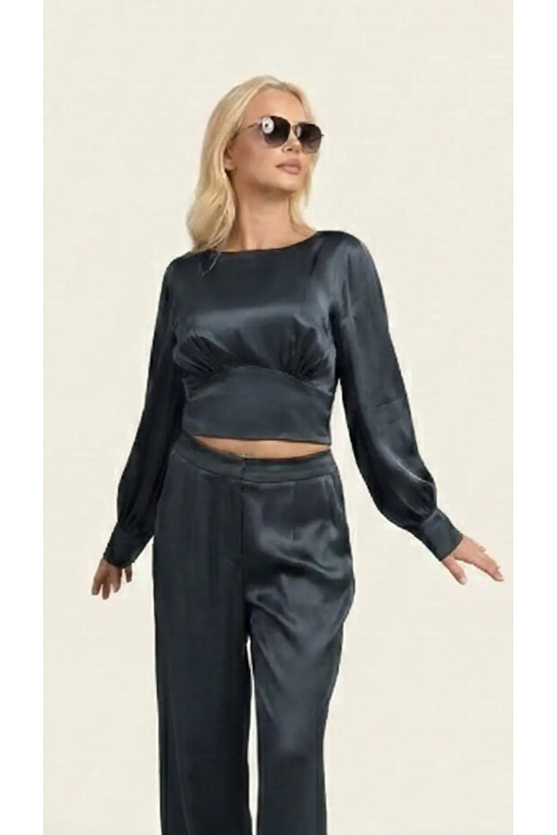 بلوزة من القماش الفلوش مع فتحة خلفية - 3