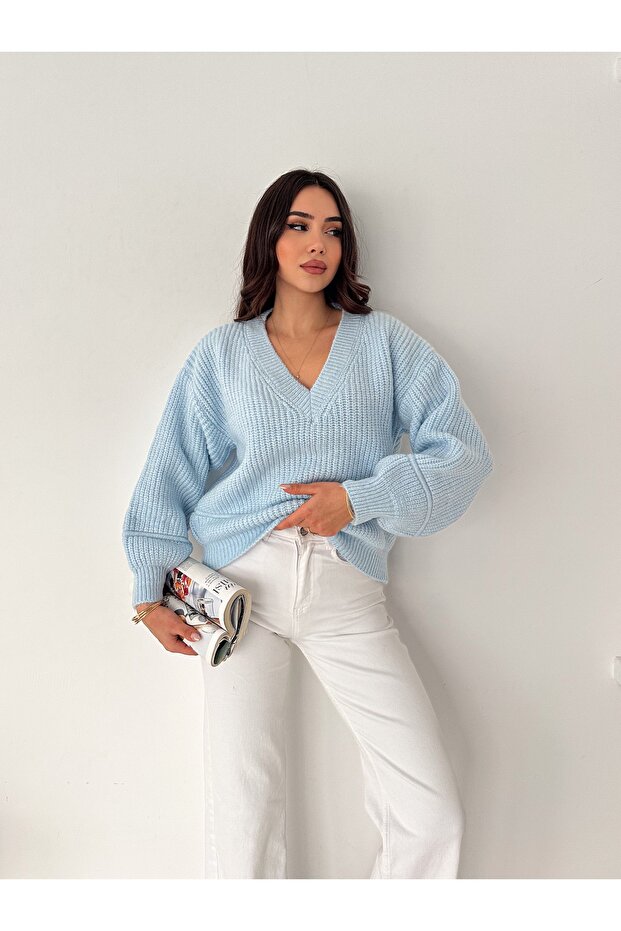 سترة نسائية كبيرة الحجم برقبة على شكل حرف V