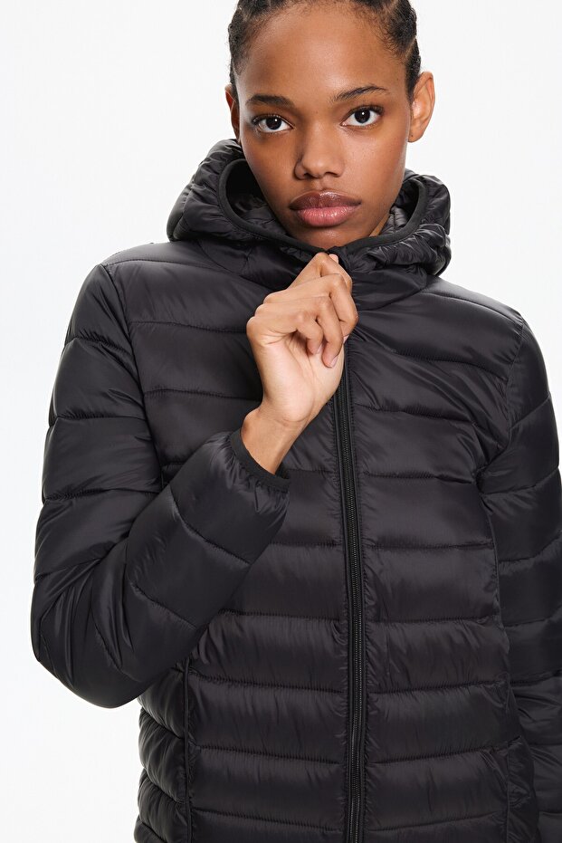 Kapüşonlu hafif şişme ceket - 3