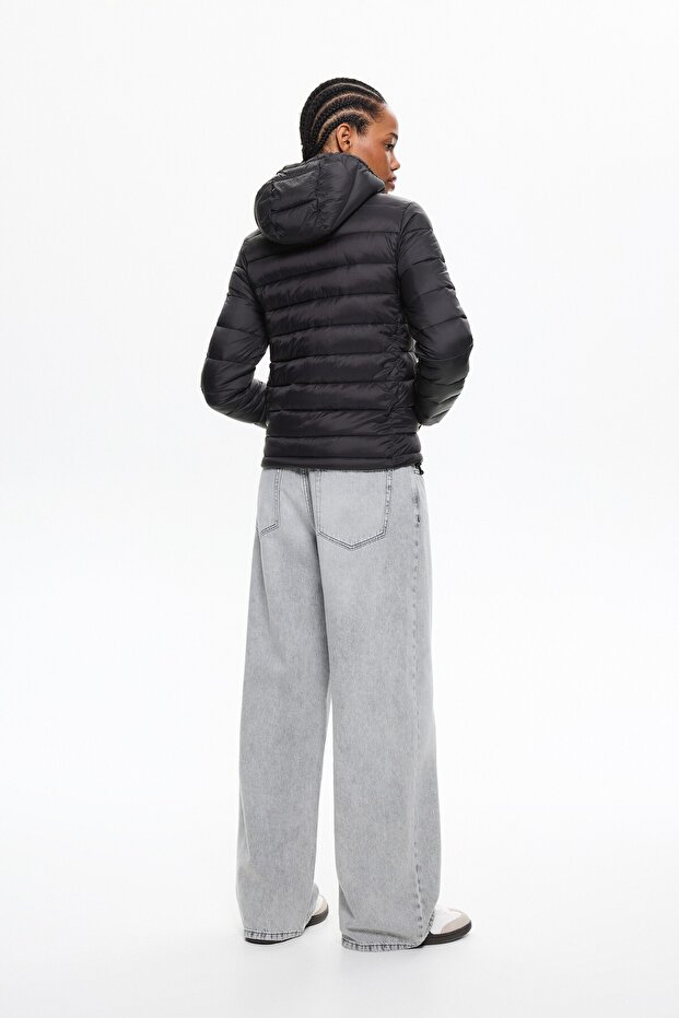 Kapüşonlu hafif şişme ceket - 2