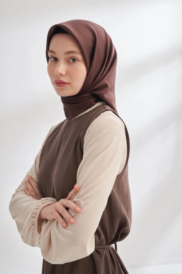 وشاح حريري مسطح ذو وجهين 4401-بني فاتح أزرق غامق