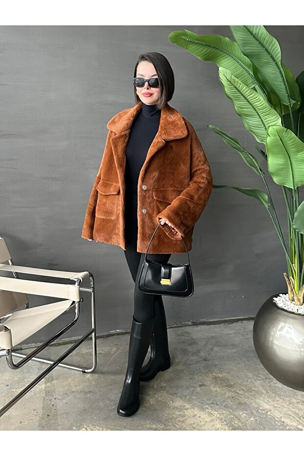 سترة طويلة من الريش مع جيوب باللون البني - 3