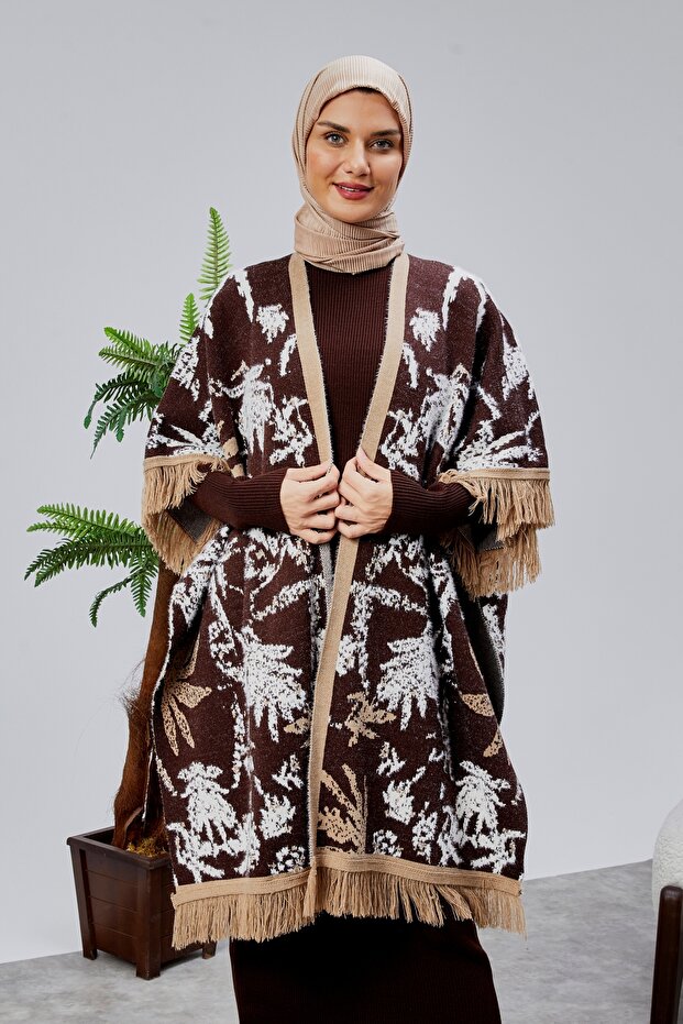 Beard Patterned Tassel Tricot Poncho