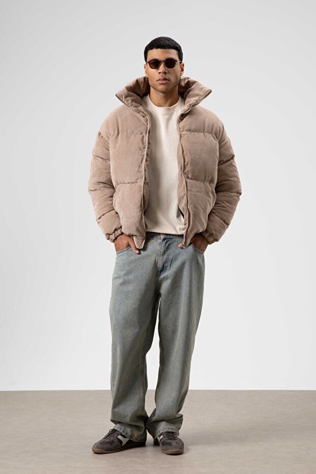 قصة فضفاضة معطف مخملي قابل للنفخ باللون البيج