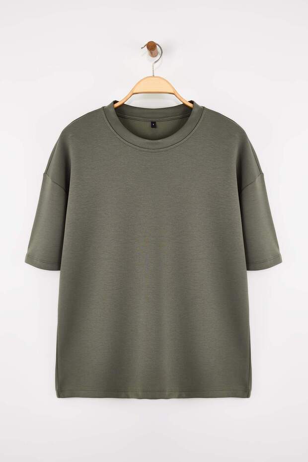 Haki Oversize/Geniş Kesim Yumuşak Dokulu Basic T-Shirt TMNSS26TS00003 - 4