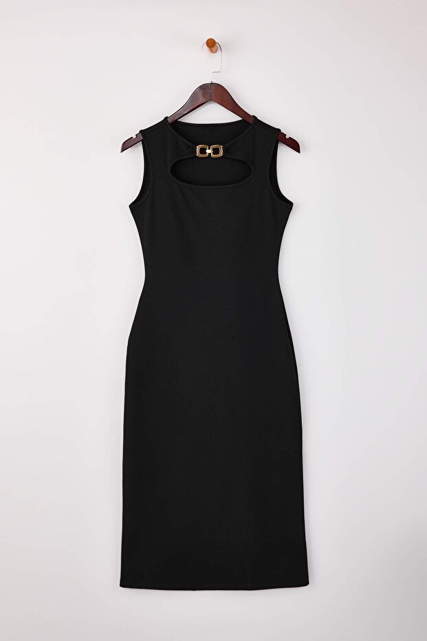 Siyah Bodycon Havuz Yaka Kolsuz Aksesuar Detaylı Midi İnterlok Örme Elbise TWOSS26EL00015 - 5