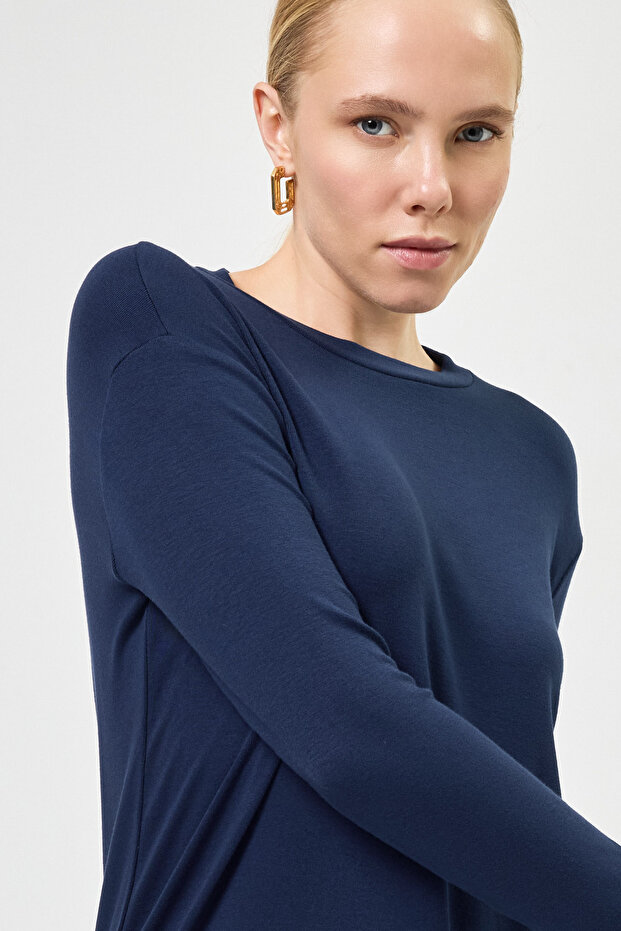 تيشيرت أزرق داكن برقبة دائرية شق تونيك 8229A - 6