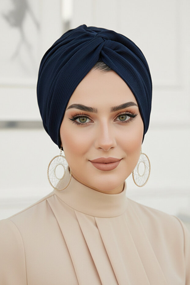قبعة بعقدة ملتوية باللون الأزرق الداكن