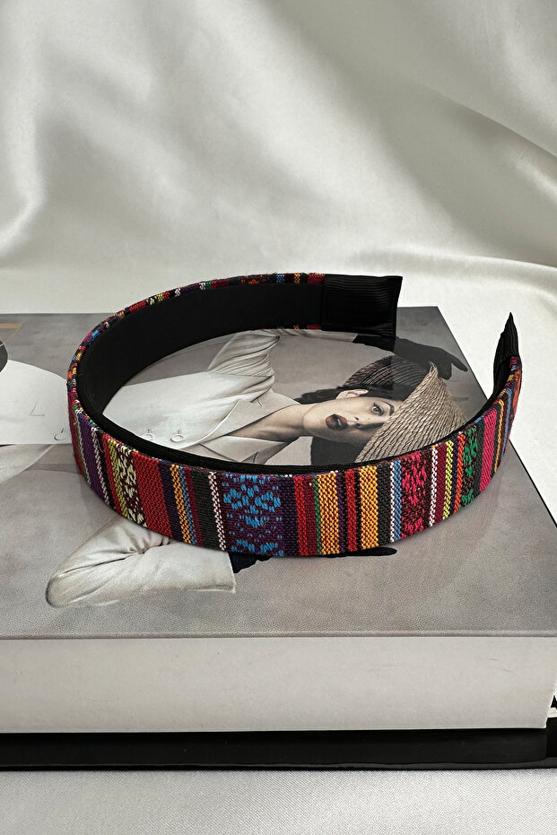 تاج ملون منقوش بنمط الكليم - 2