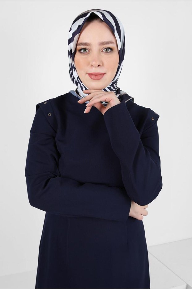 وشاح ألفينا مخطط 8413