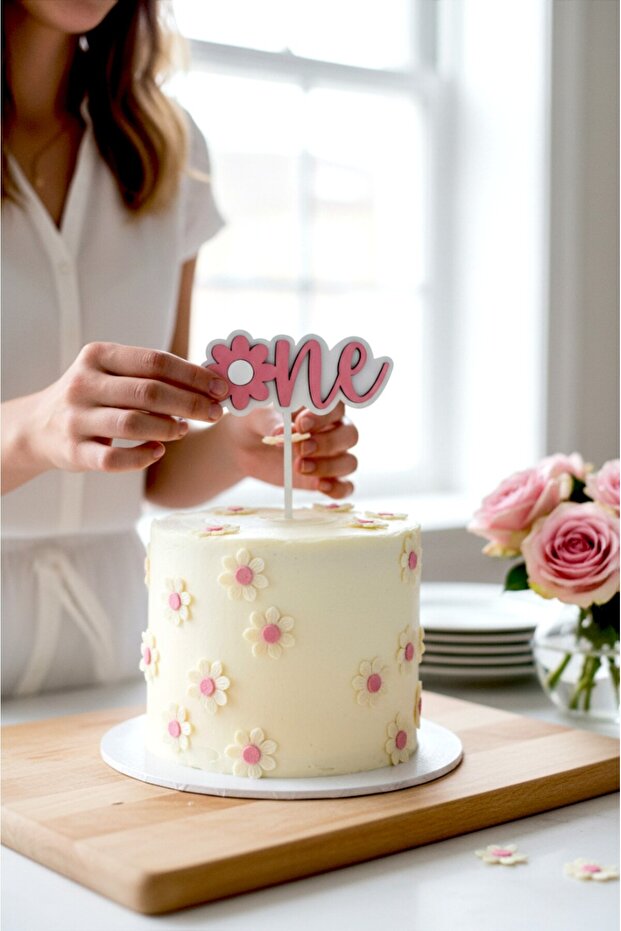 Wooden Pink Daisy One Written Cake Toothpick 1 Year Old Cake Toothpick (Not Including the Cake Model)