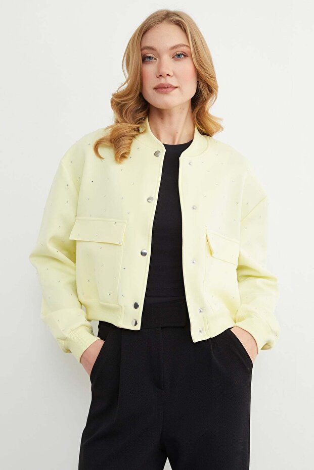 Stone Detailed Snap Fastener Double Pocket Crop Jacket