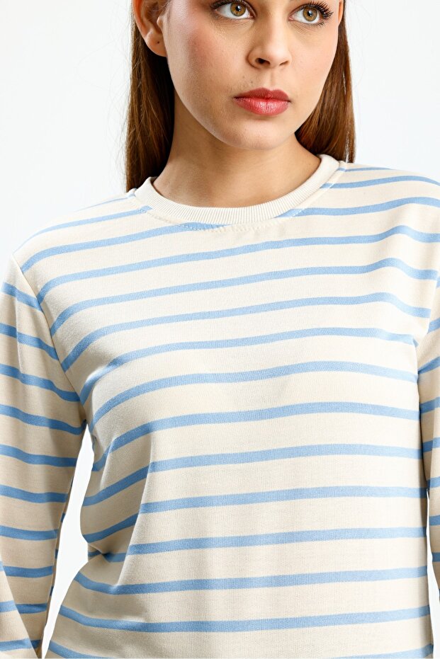 سترة رياضية أساسية ذات ياقة دائرية - 2