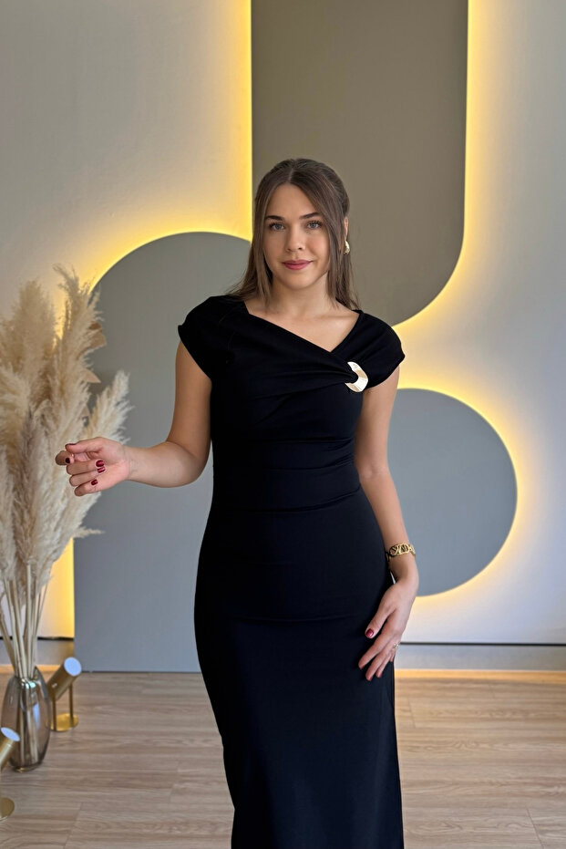 Slit Black Midi Dress with Shoulder Pad Accessories