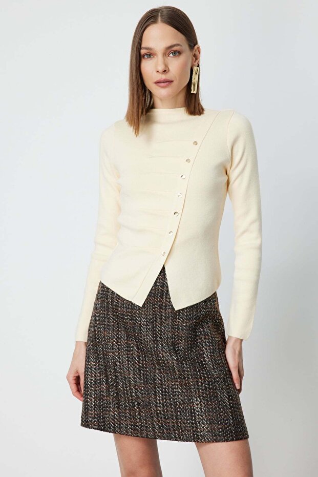 Drape Detaylı Düğmeli Triko Kazak - 2