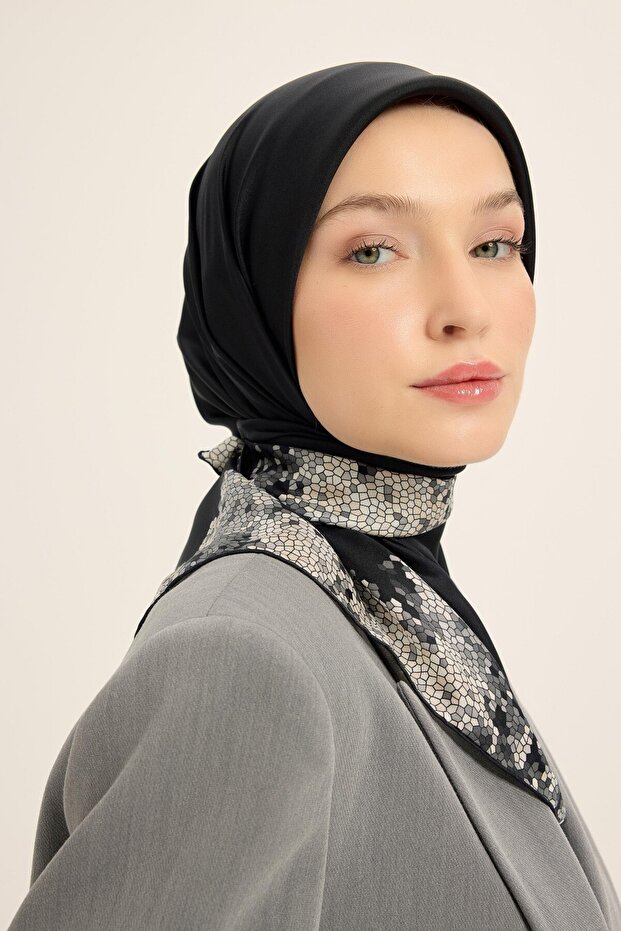 وشاح جينا تيفيل الحريري أسود 90 × 90