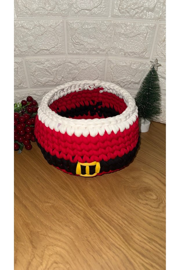 Hand Knitted Red Christmas Basket, Stylish and Warm Design for Christmas Gift