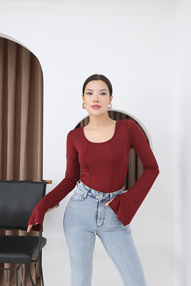 بلوزة نسائية إسبانية بأكمام قصيرة وتصميم كروب توب