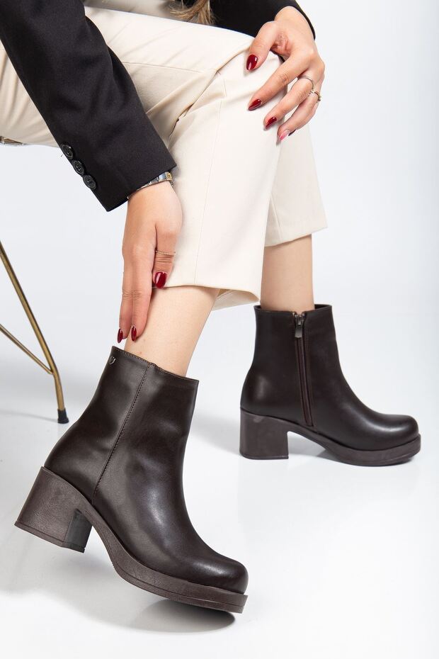 Zri̇n-3022 Premium Brown Zippered Thick Heeled Women's Boots
