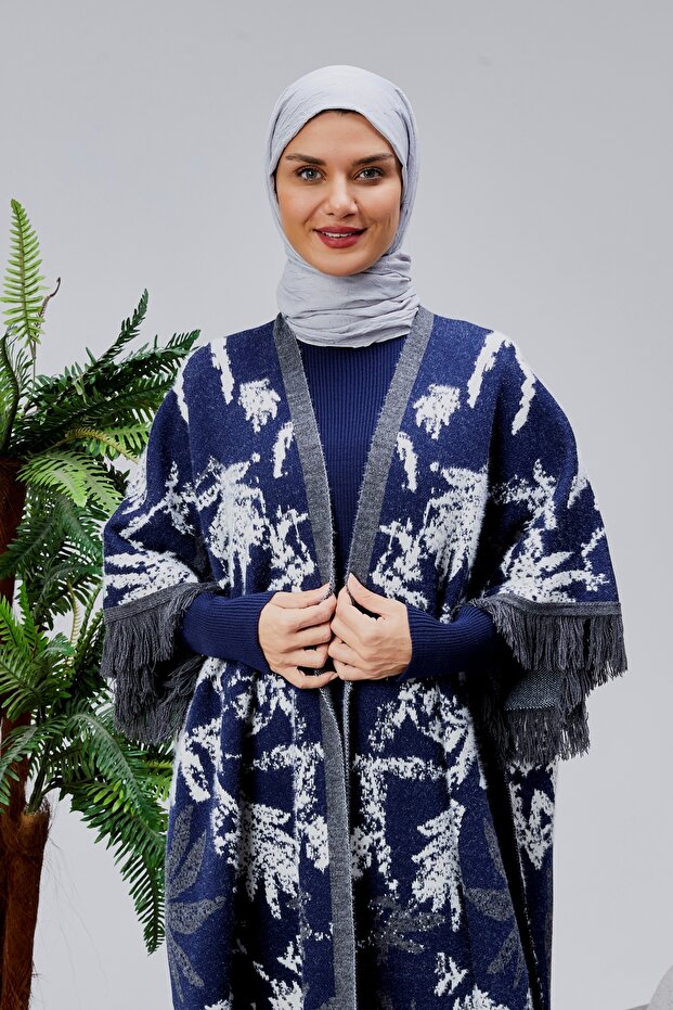 Beard Patterned Tassel Tricot Poncho