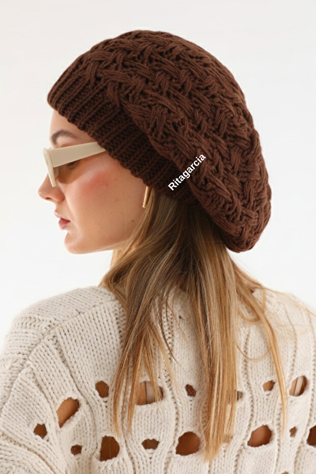 Çift Kat Kadın Ressam Bere - 3