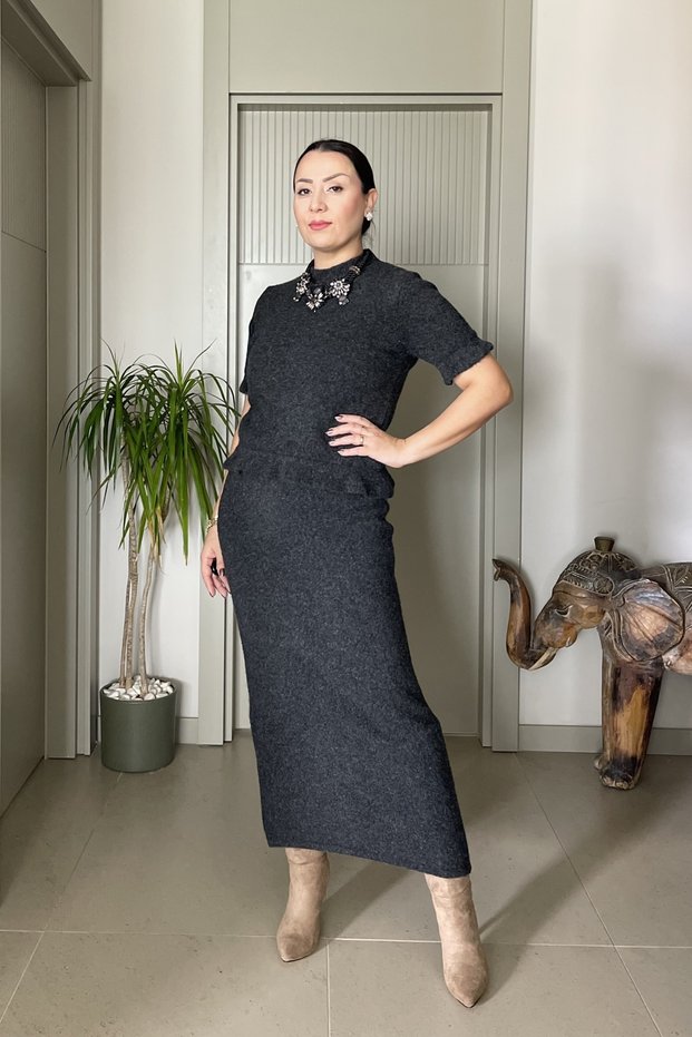 Stretch Fabric Knitwear Set with Ruffle Detail on the Waist and Sleeves, Soft Texture