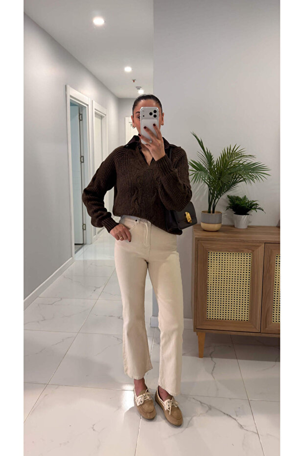Role: Ecru Flare Jean