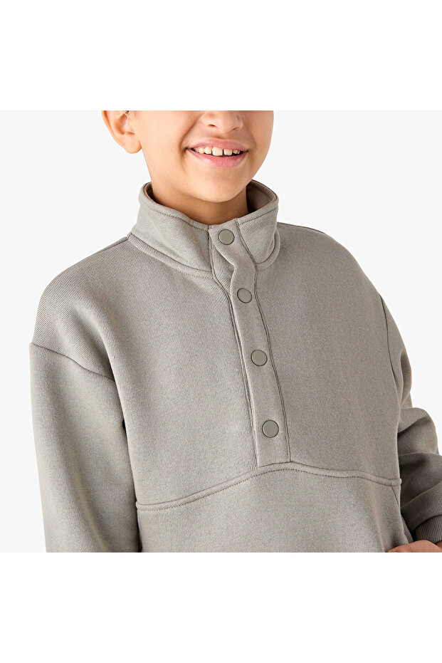 طقم سويت شيرت برقبة عالية سادة وبنطال رياضي - 5