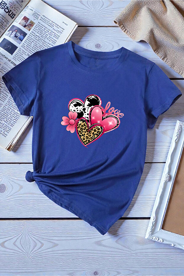 تيشيرت للجنسين بتصميم Love Hearts مطبوع