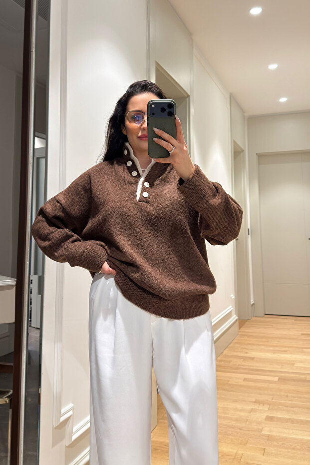 2-Patch Buttoned Sweater - Brown - 6