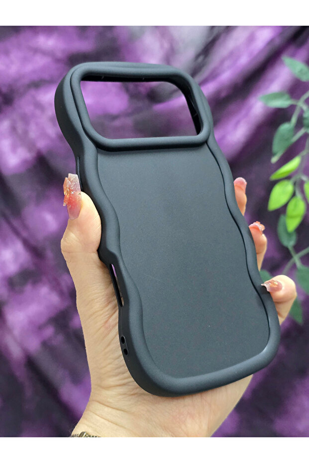 حافظة آيفون 17 برو ماكس المتوافقة ذات الملمس الناعم وحواف متموجة باللون الأسود غير اللامع - 4