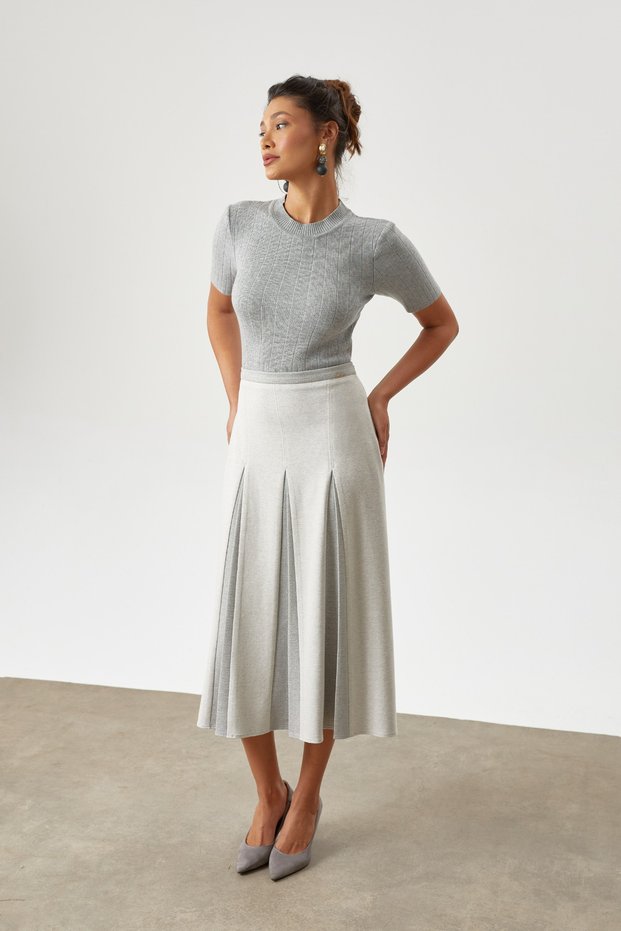 Midi Length Pleated Zippered Knitted Skirt