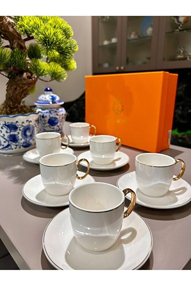 Stylish Coffee Cup for 6 People with Gold Detail