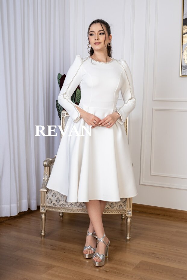 A soft dress with long sleeves and luxurious embroidery - 6