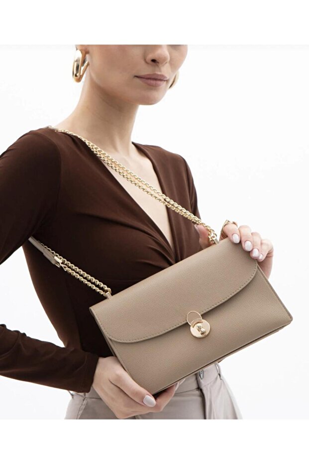 حقيبة أعمال نسائية فاخرة من Byn2383