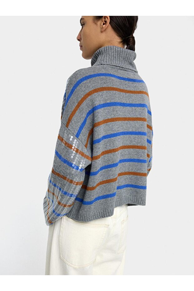 Çizgili ve Payetli Örme Kazak - 4