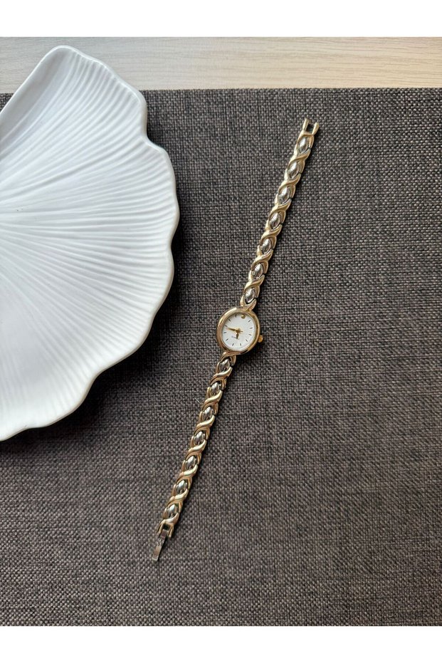 Retro Minimal Metal Strap Vintage Women’s Wristwatch Gold