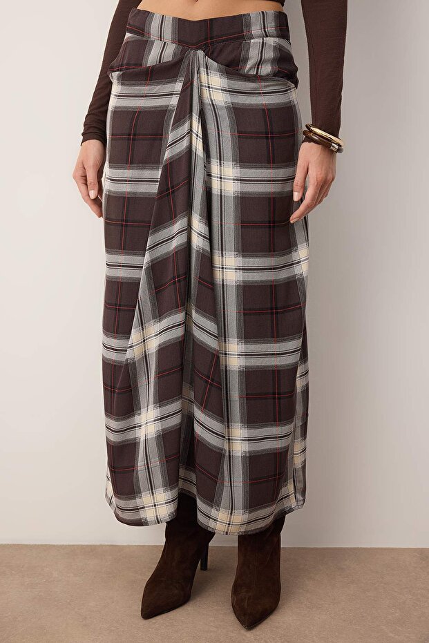 Brązowa spódnica maxi z detalami w pasie TWOAW26ET00159 - 3